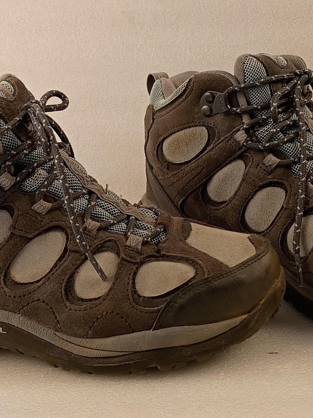 Merrell Waterproof Mid Hiking Boots Women’s Size 8 Gray Suede Mesh...